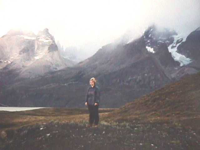 Regine_met_op_de_achtergrond,_de_Torres_del_Paine