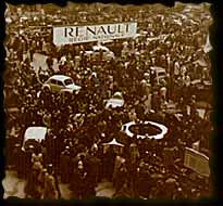 1945: Se nacionaliza Renault y se convierte en la "Regie Nationale des Usines Renault"