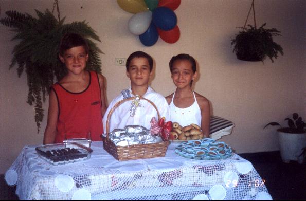 Dani, Rafa e Ju na festa de onze anos do Rafa