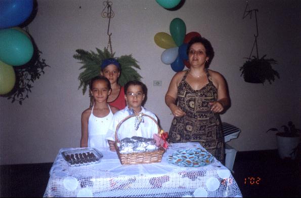 Dani, Rafa, Ju e Malu na festa de onze anos do Rafa