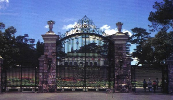 The Mansion  House, Leonard Wood.  Photo by Lorenzo Tan