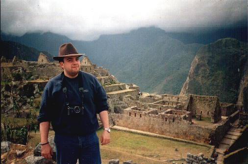 Yo, Lu�s, delante del lugar m�s maravilloso del mundo.