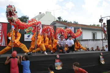 1Dancadodragao.jpg (24975 bytes)