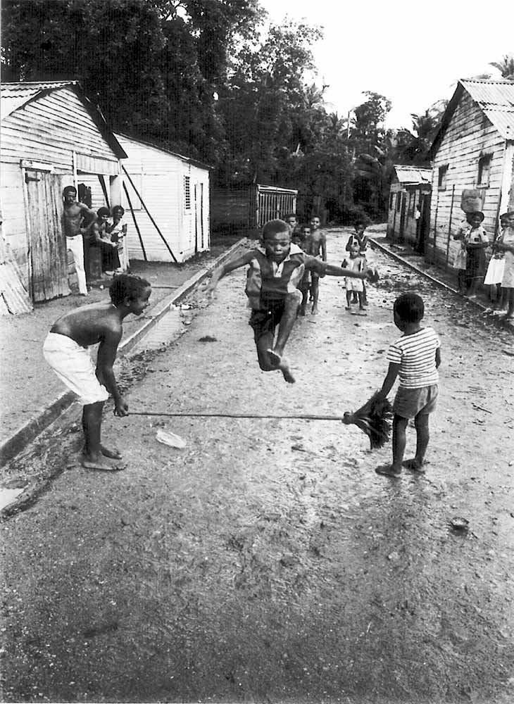 Nios Prodigios,Sanchez,Republica Dominicana.Foto:Ao 1978-Talleres Logisticos "Palmeros"