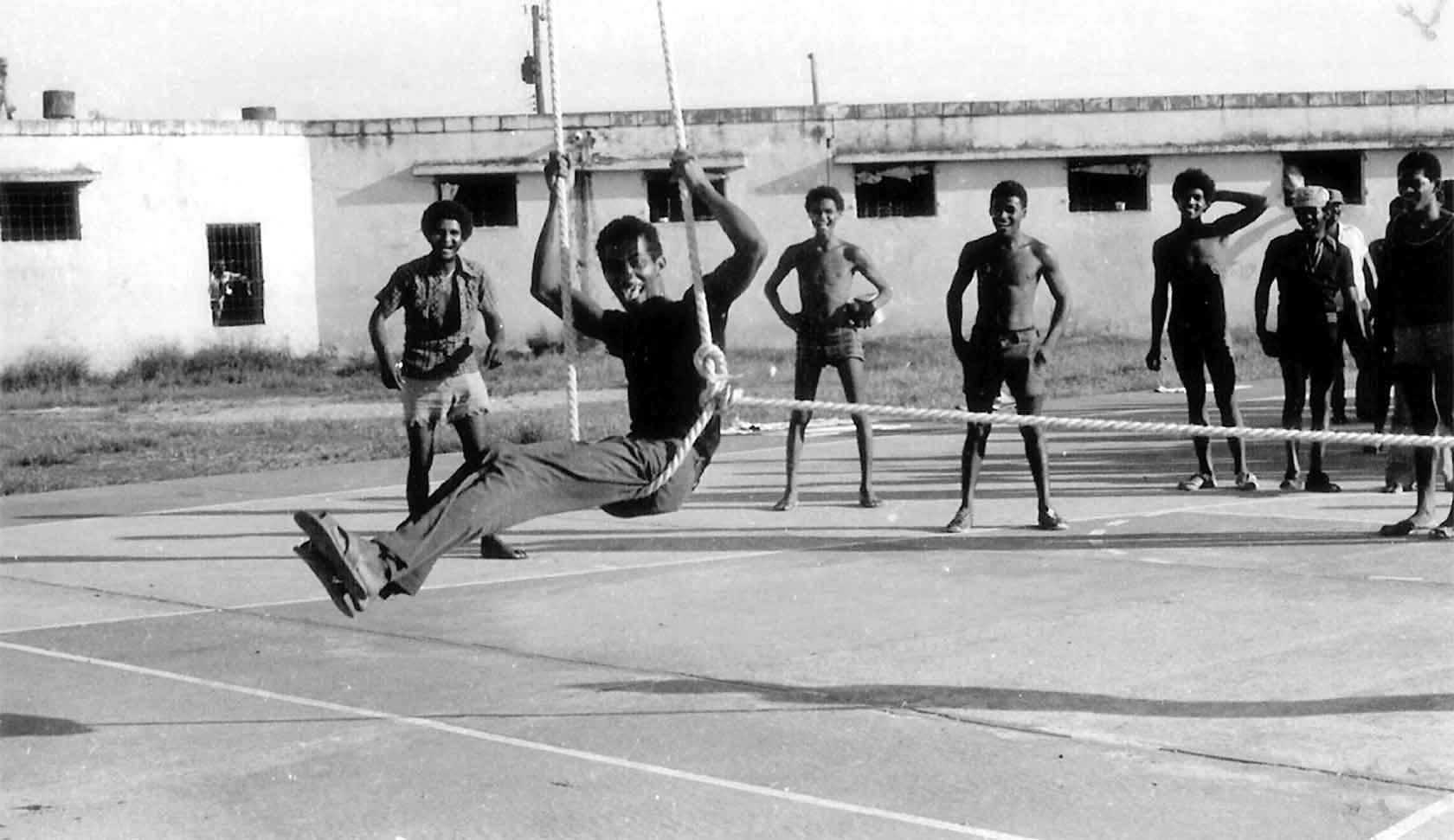 ( Z )-APRES EXTRAITS graphique PO�ME " avec la m�me vie inutiles et en quelques ann�es plus " de: SIC.SAGRDA BUJOSA Moissonner.-Couplet #7-PARCELLE GRAFIA #7 (CAPOTILLO)-42e Rue- VERSETS de ligne#1 � rang�e#6.-optique:50 MM-ZOOM VIVITAL:28 MM � 80 mm-technique FOTOGRAFIACA:noir et blanc ORIGINAL-Format: 35 MM-8 x 10 Web-pellicule:TRI X-KODAK-ASA:400-Photos:SEDEFIR CAMARAMEN-SIGNAL urbaine #0-(probablement)-#01-non entre appara�t PARCELLE GRAFIICA #7/CAPOTILLO/42e Rue. CES sur "la victoire" n' avez �GE DES " maison auberge" de "la victoire" � la victoire et ensuite AGREGARIAMOS toujours. DE ta terre � d'autres PATRIES � la grande PATRIE de MARTI de Roman et ta INTENTASTE briser le senneurs ASSUMER votre r�le d'homme-jeune de commettre la OSADIA de vouloir pour tous la vie la ALEGRIA.