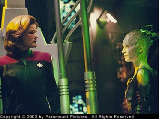 ��߻ĥ���P�ծ�k�����ﭱ(Janeway and the Borg Queen face off.)