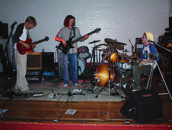 000402-009.jpg (87879 bytes)