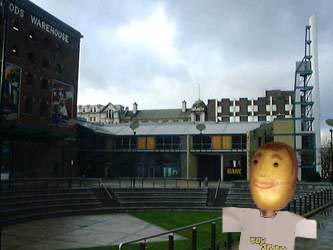 Mateo Potato shows us the street where he was bizarrely interviewed about his choice of Christmas Tree decorations