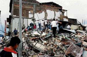 All the old houses stalled.- Las casas viejas se cayeron