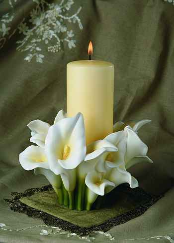 Calla Lily Pillar Candle Holder
