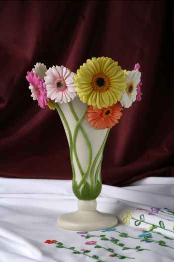 Gerbera Daisy Table Vase>
			<FONT FACE=