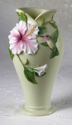 Hummingbird and Hibiscus Table Vase>
			
			<BR>
			<FONT FACE=