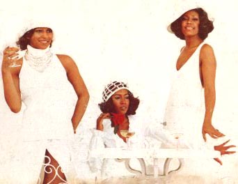 l.to r.: Lynda, Mary, Jean