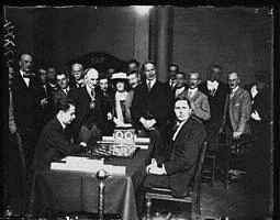 /ca/chessaddict/images/CapaEuwe.jpg (7583 bytes)