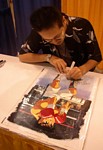 Gai wows the onlookers as well by whipping out his super-oversized pan cel of Ippo for Nishimura-san to autograph!