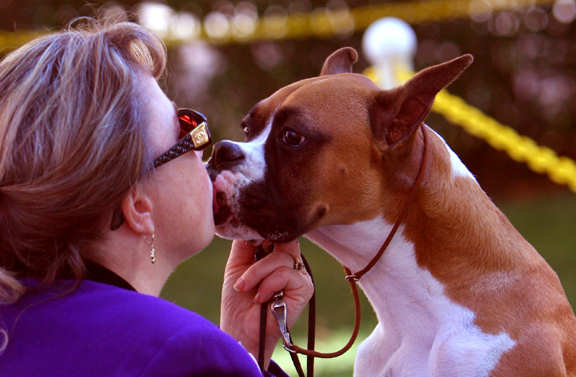 Brandi 9 months old 10/23/06 kisses her momma