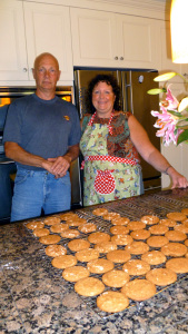 Leslie bakes delicious cookies!