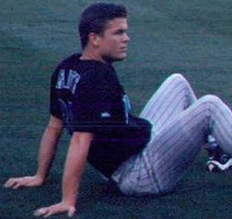 la9903.jpg (23420 bytes)