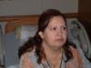 Abuela entretenida con novela de Azteca