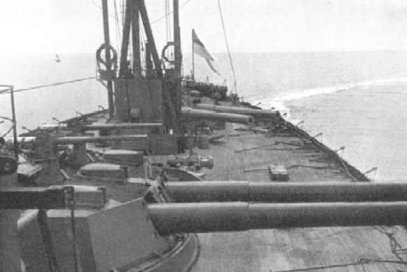 HMS Dreadnought'un 305 mm'lik arka toplar (18.9 kb)