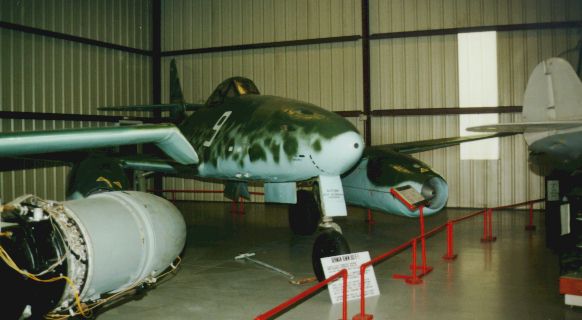 MESSERSCHMITT ME 262 A-1a/U3 (32.9 kb)