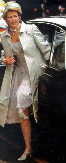 Queen Anne-Marie Arrives