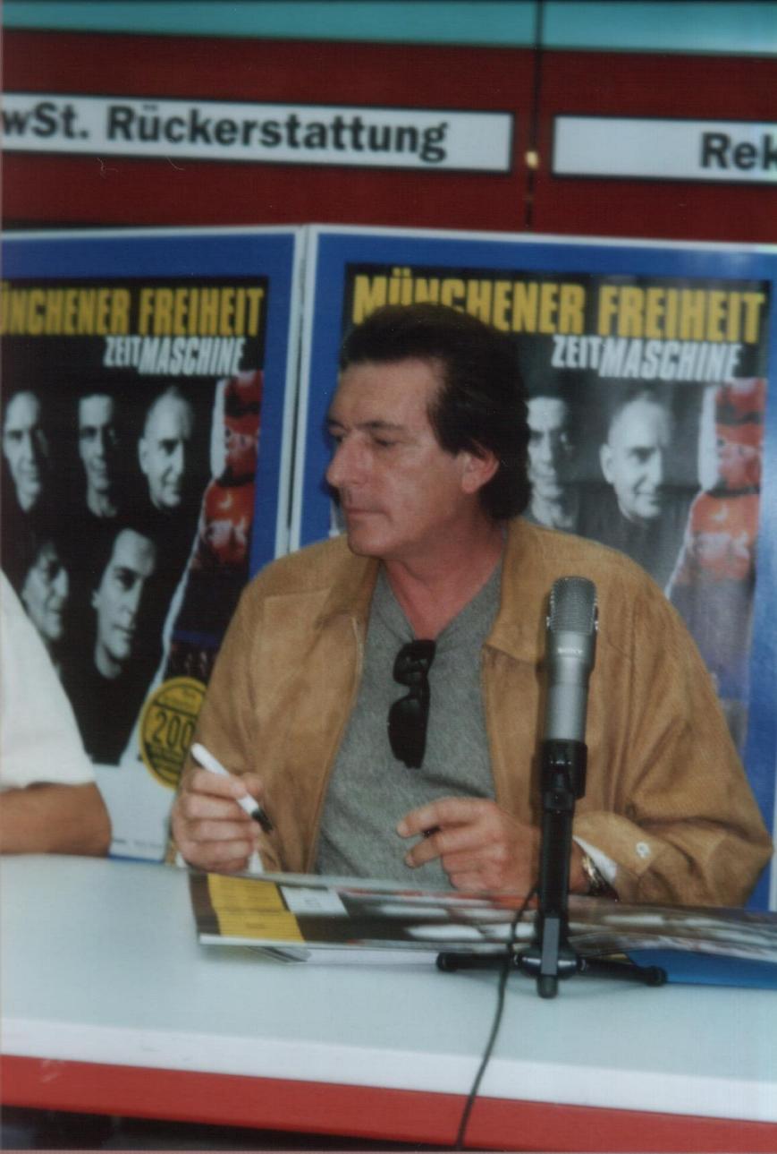 Signing Session Munich