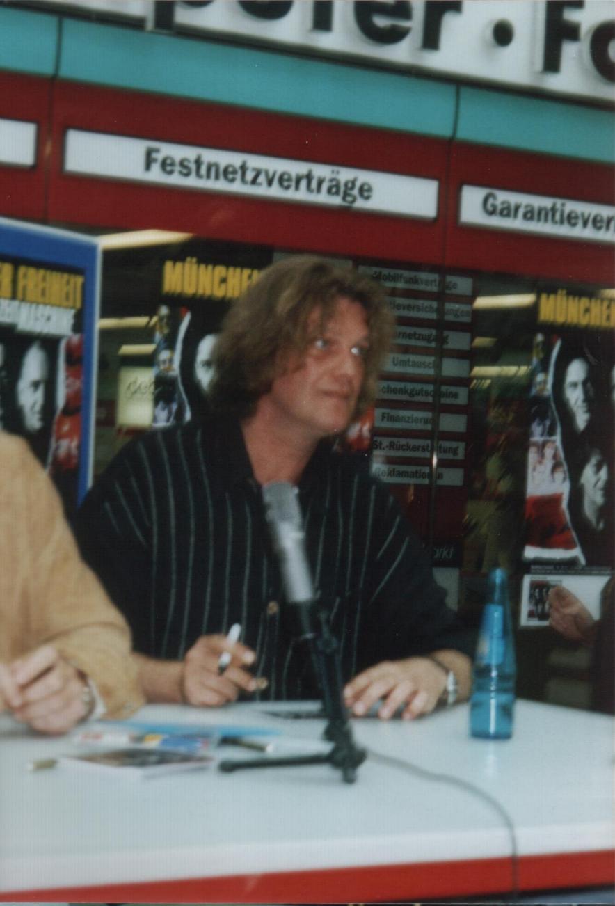 Signing Session Munich