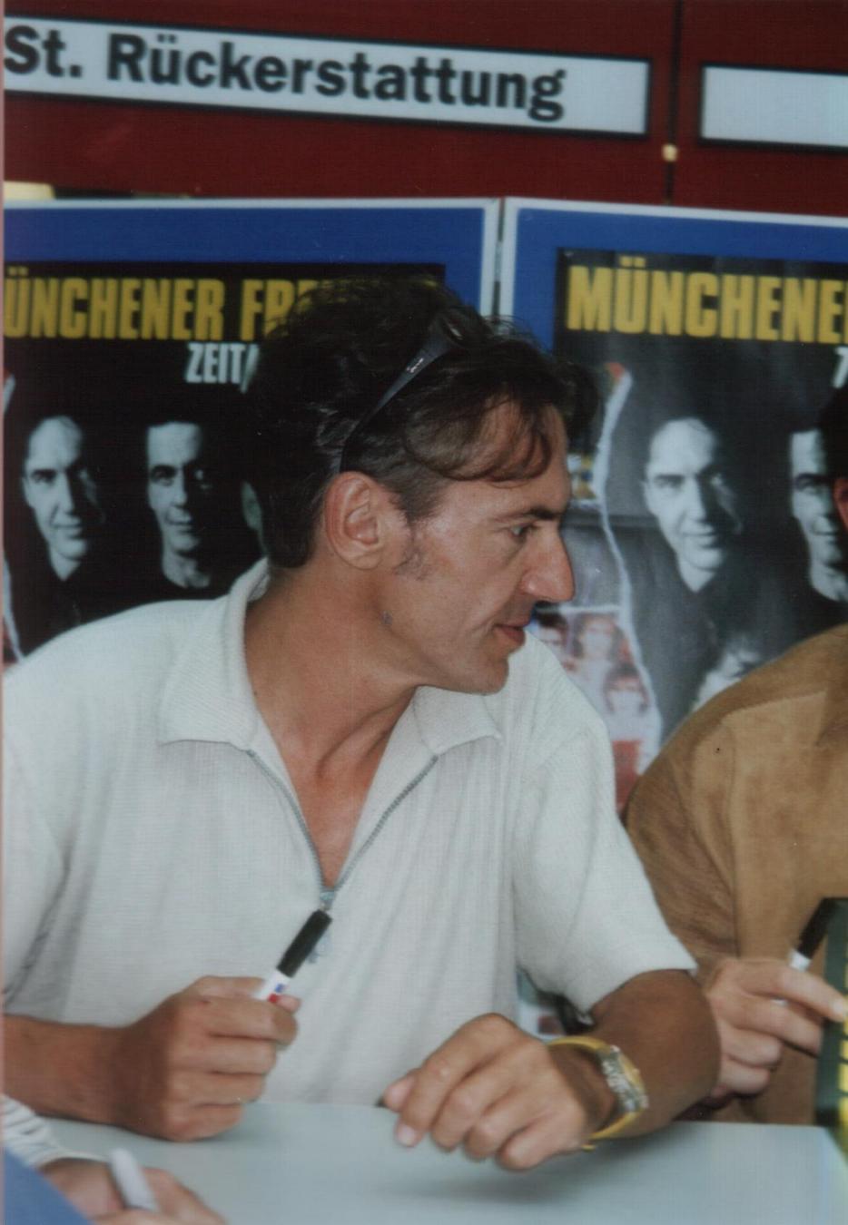 Signing Session Munich