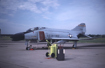 https://www.angelfire.com/dc/jinxx1/Phantoms/F-4C_63-7414__199th_FIS___Lincoln__Jun_81__1a.jpg