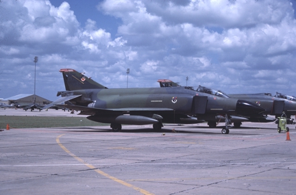 https://www.angelfire.com/dc/jinxx1/Phantoms/F-4C_63-7422__67th_TRS___Bergstrom__Sep_87__1a.jpg