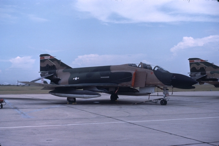 https://www.angelfire.com/dc/jinxx1/Phantoms/F-4C_63-7485__182nd_TFS___Kelly_AFB__Feb_85___1a.jpg