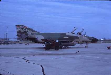 https://www.angelfire.com/dc/jinxx1/Phantoms/F-4C_63-7487__182nd_TFS___Kelly__Feb_85___1a.jpg