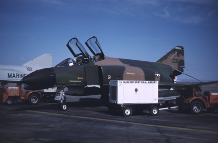 https://www.angelfire.com/dc/jinxx1/Phantoms/F-4C_63-7532__93rd_TFS___ELP__Aug_81__1a.jpg