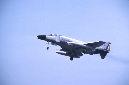 https://www.angelfire.com/dc/jinxx1/Phantoms/F-4C_63-7662__136th_FIS___Nellis__Aug_83__1a.jpg