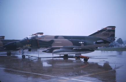 https://www.angelfire.com/dc/jinxx1/Phantoms/F-4C_63-7689__182nd_TFS___Kelly___May_80__1a.jpg
