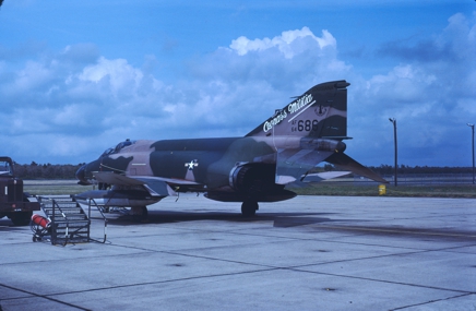 https://www.angelfire.com/dc/jinxx1/Phantoms/F-4C_64-0686__122nd_TFS___New_Orleans___Nov_82__1a.jpg