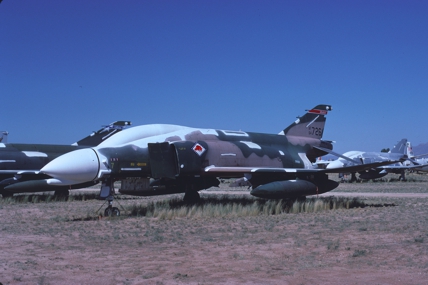 https://www.angelfire.com/dc/jinxx1/Phantoms/F-4C_64-0726__184th_TFS___AMARC__Apr_87__1a.jpg