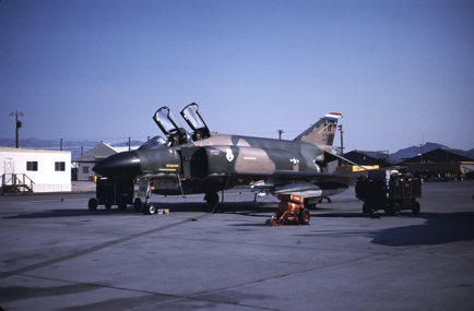 https://www.angelfire.com/dc/jinxx1/Phantoms/F-4C_64-0791__113th_TFS___Nellis__Aug_81__1a.jpg