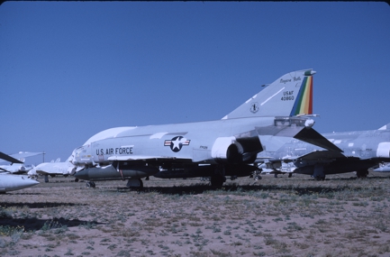 https://www.angelfire.com/dc/jinxx1/Phantoms/F-4C_64-0860__136th_FIS___AMARC__Apr_87__1a.jpg