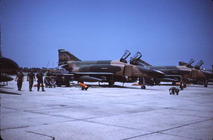 https://www.angelfire.com/dc/jinxx1/Phantoms/F-4C_64-0915__93rd_TFS___Gulfport__May_83___2a.jpg