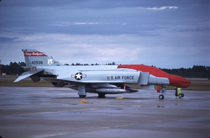 https://www.angelfire.com/dc/jinxx1/Phantoms/F-4D_64-0938__178th_FIS___Tyndall__Nov_84___1a.jpg