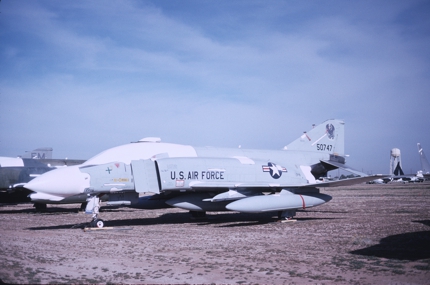 https://www.angelfire.com/dc/jinxx1/Phantoms/F-4D_65-0747__194th_FIS___AMARC__Sep_89___1a.jpg
