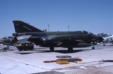 https://www.angelfire.com/dc/jinxx1/Phantoms/F-4D_65-0752__136th_FIS___AMARC__Apr_89___1a.jpg