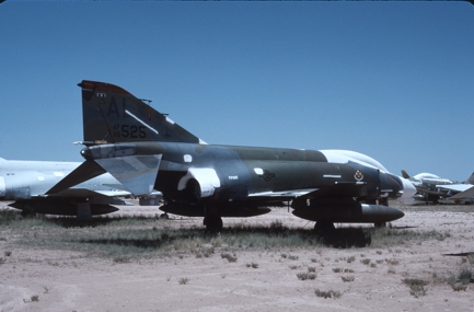 https://www.angelfire.com/dc/jinxx1/Phantoms/F-4D_66-7525__160th_TFS___AMARC__Jan_89___1a.jpg