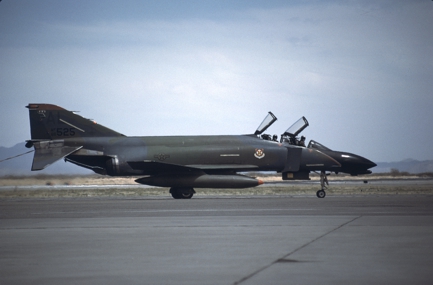 https://www.angelfire.com/dc/jinxx1/Phantoms/F-4D_66-7525__160th_TFS___ELP__Sep_88___1a.jpg