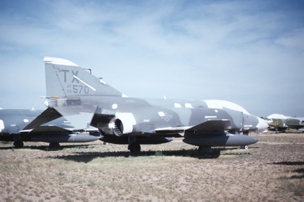https://www.angelfire.com/dc/jinxx1/Phantoms/F-4D_66-7570__704th_TFS___AMARC__Sep_89___1a.jpg