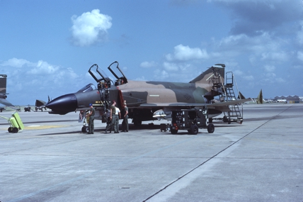https://www.angelfire.com/dc/jinxx1/Phantoms/F-4D_66-7570__704th_TFS___Bergstrom__Aug_82___1a.jpg