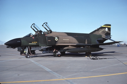https://www.angelfire.com/dc/jinxx1/Phantoms/F-4D_66-7583__170th_TFS___Holloman__Apr_84___1a.jpg