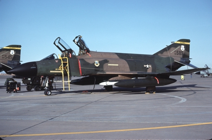 https://www.angelfire.com/dc/jinxx1/Phantoms/F-4D_66-7589__170th_TFS___Holloman__Apr_84___1a.jpg